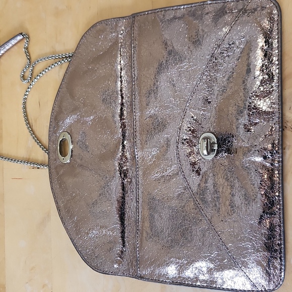 Sorial Metalic Turn Lock Crossbody Purse Handbag with Chain Strap - Picture 9 of 12